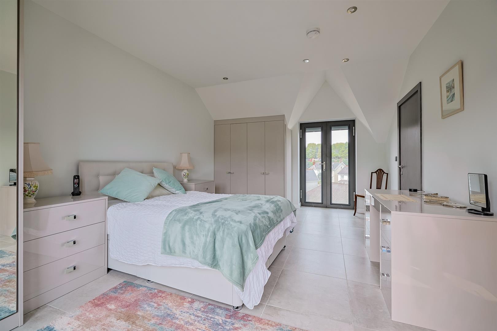 Apartment 6, Oyster Court, Newton Road, Mumbles, Swansea, SA3 4BD